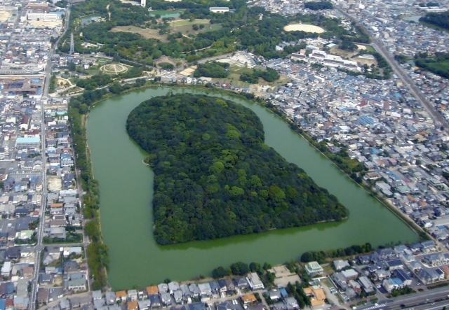 上空からみた古墳