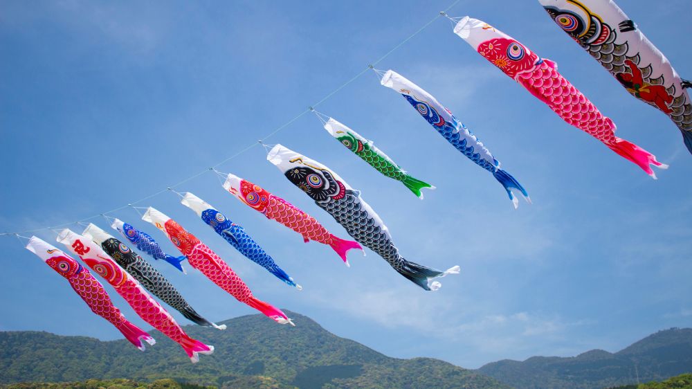 青空に舞う鯉のぼり