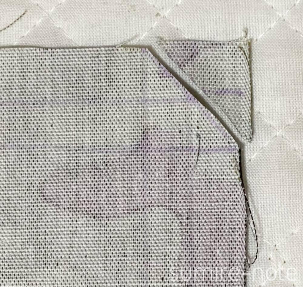 実際に布の角をカットした